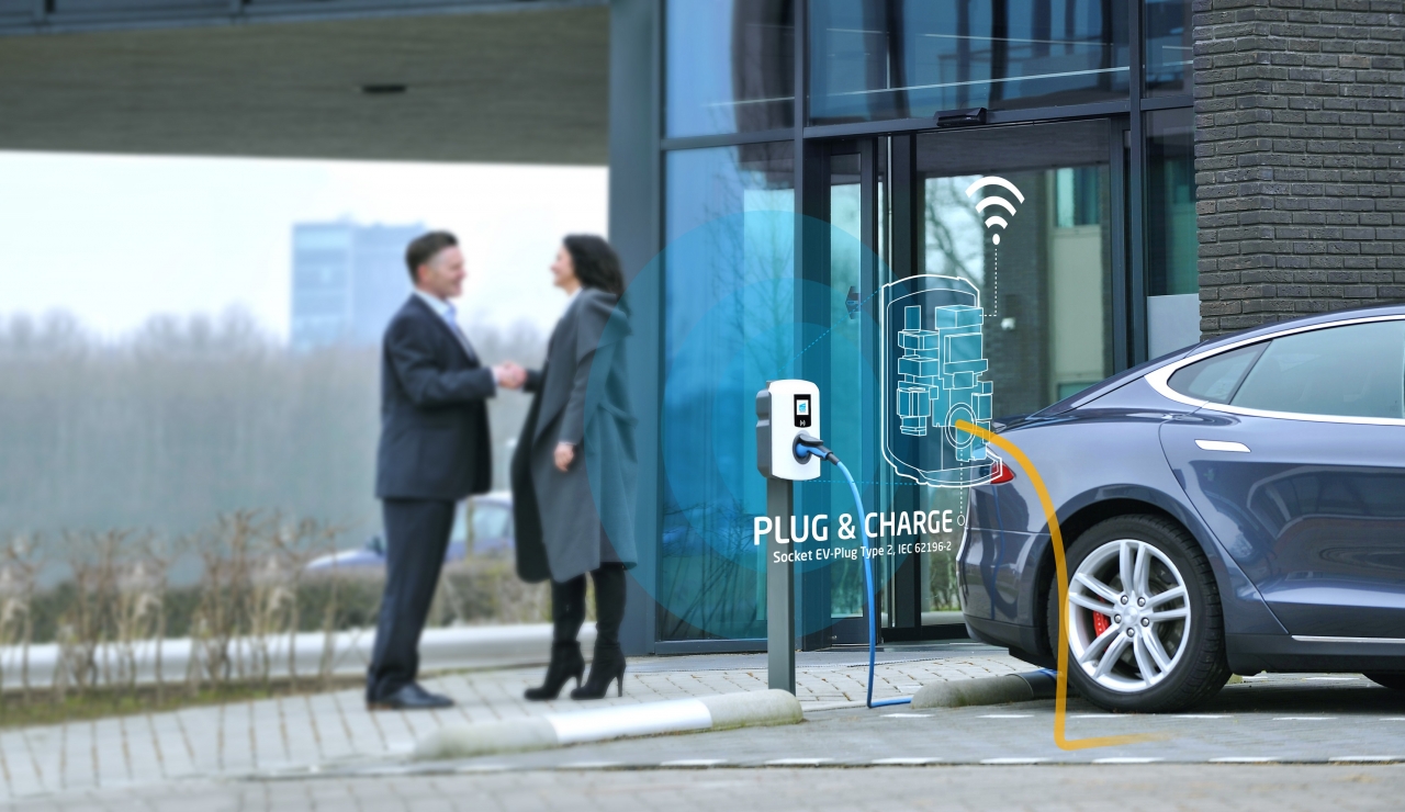 Sähköauton_Latausasema_Alfen_Elkamo